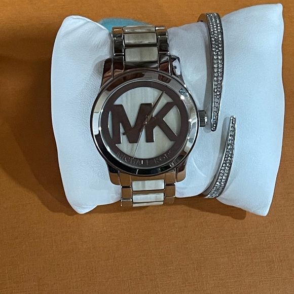Michael Kors Watch - Picture 2 of 6